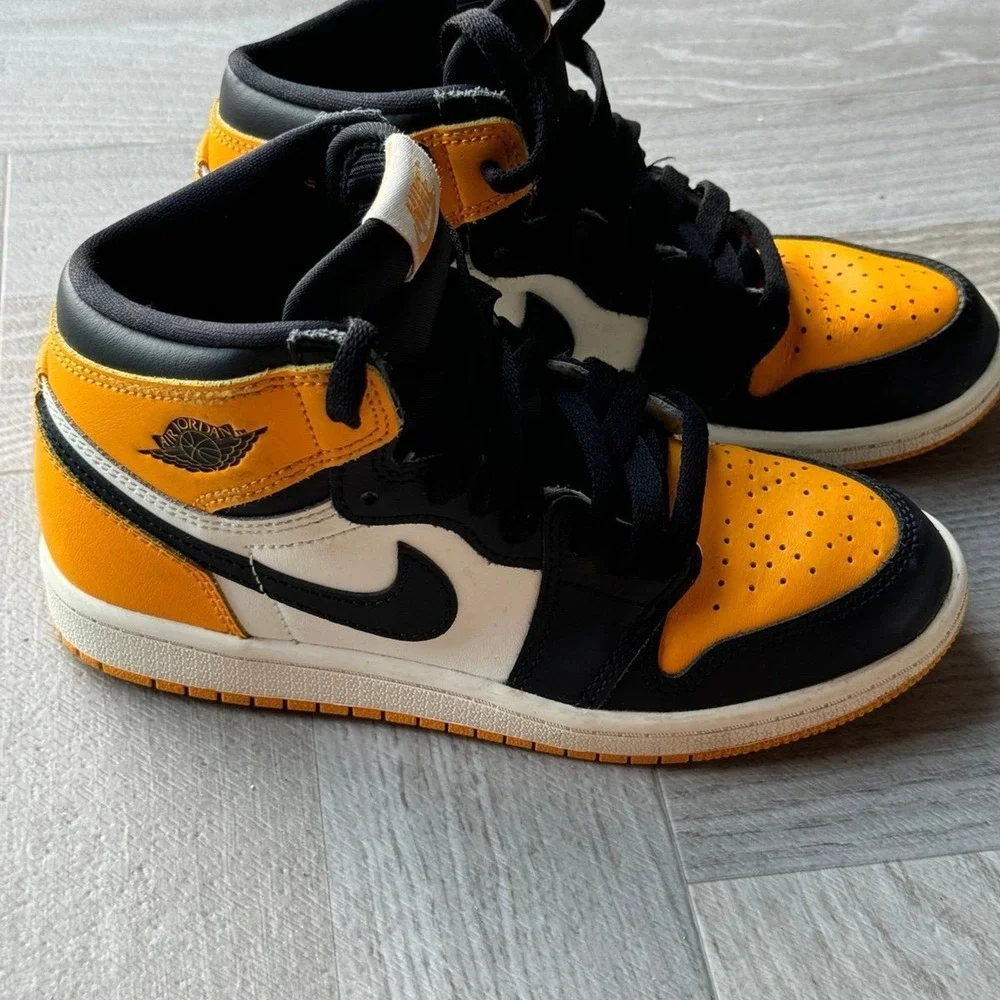 Air Jordan 1 Retro High OG Taxi Yellow Black White Leather Sneakers Youth Size 2